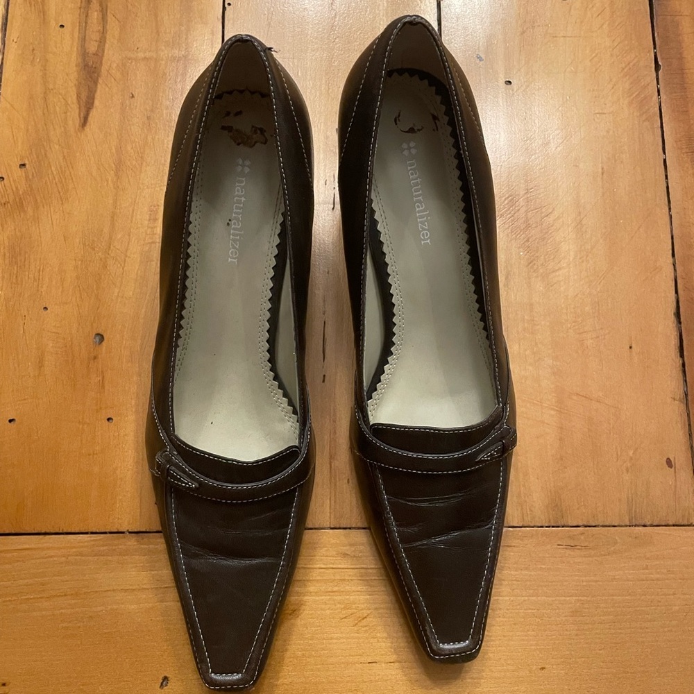 Naturalizer Brown Heeled Shoes Sleek Professional Design